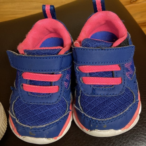 Baby Girls Size 4 Sneakers - Picture 3 of 3